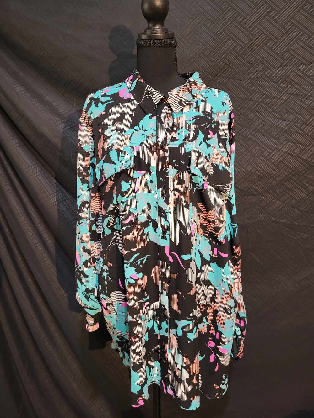 Women’s Boutique Long Sleeve Floral Button Down Top Size 3X Stripe, Abstract